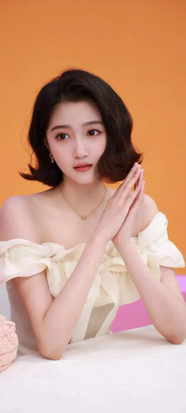 深耕荧幕二十余年，28岁关晓彤凭实力逆袭，活成内娱励志范本