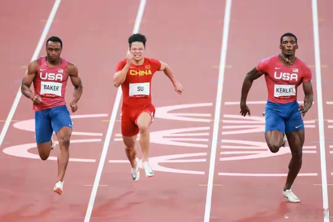 苏炳添退役10次“破十”的苏炳添挥手告别，离开的是赛场，带不走的是他在逆境里一次