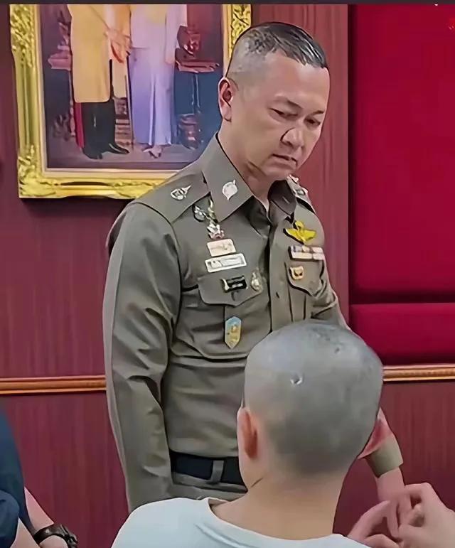 王星脑袋上的伤，应该是剃光头的时候不太配合被园区打手打的吧。

正常用推子理这么