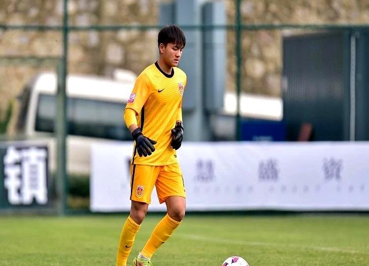 沙特的球门像被贴了封条，四天零破功，全靠21岁的李昊。
 
对乌兹别克，他120