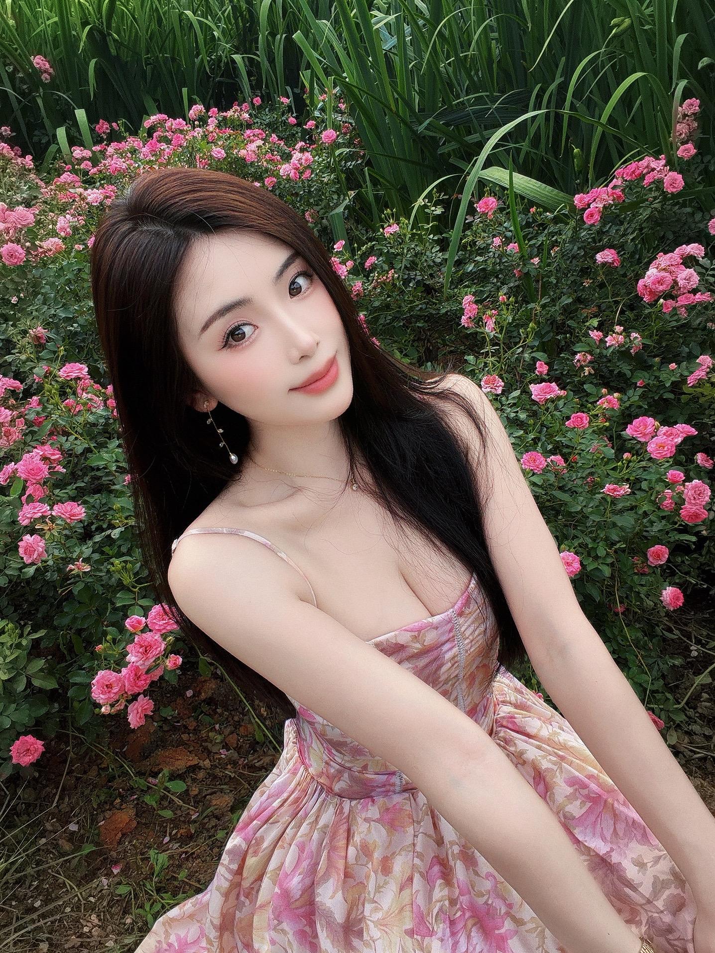 少女感夏日ootd 花与裙的邂逅 花海与裙摆