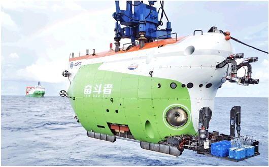 万米深海是一个充满挑战的极限环境，在巨大的压力和严寒黑暗的条件下，却蕴藏着多样的