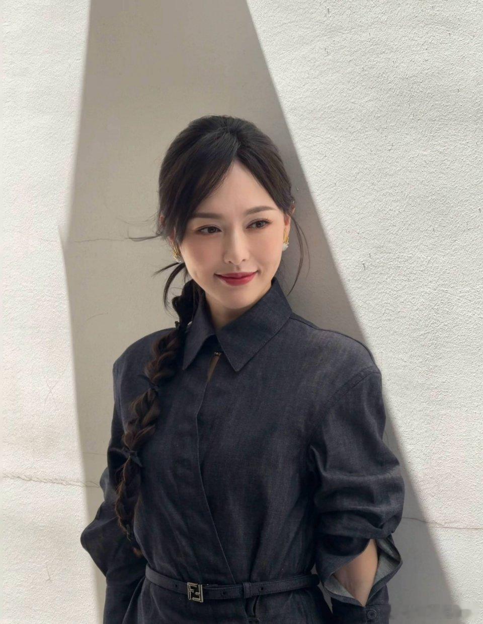唐嫣 出席中国电影资料馆繁花展！生图，太美了[鼓掌][鼓掌][色][色]！！！ 