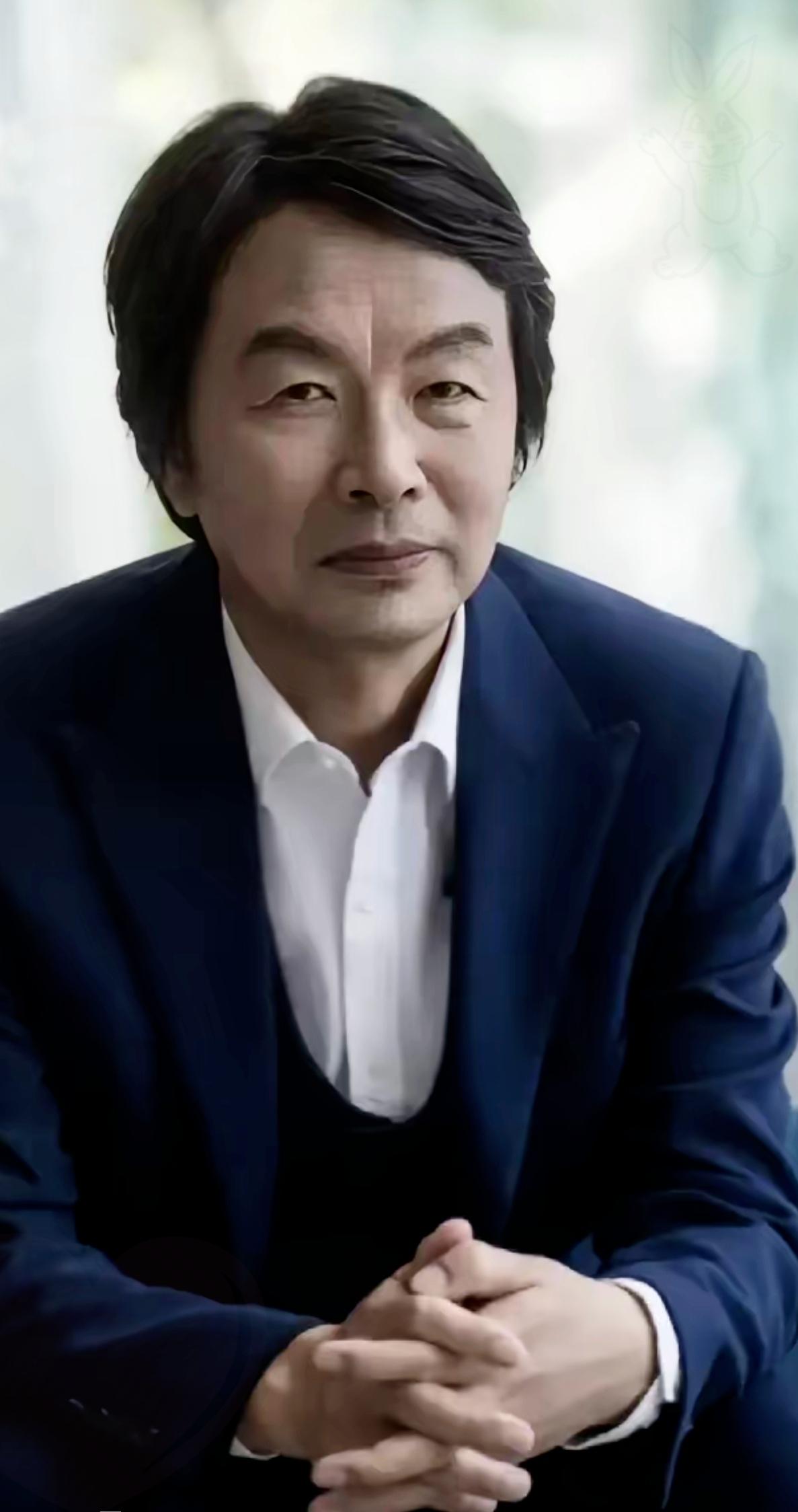 刘震云谈到： 靠健康赚钱，医院本是守护；靠成长赚钱，教培该是引路；靠安居赚钱，物