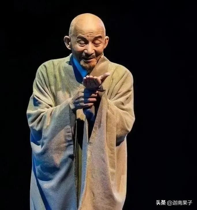 弘一法师说得很通透：

“生病不是因为
你做了缺德事，
而是你做了太多
对不起自