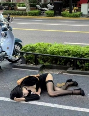 女孩子在外，千万不要喝醉，保护好自己才最重要 
