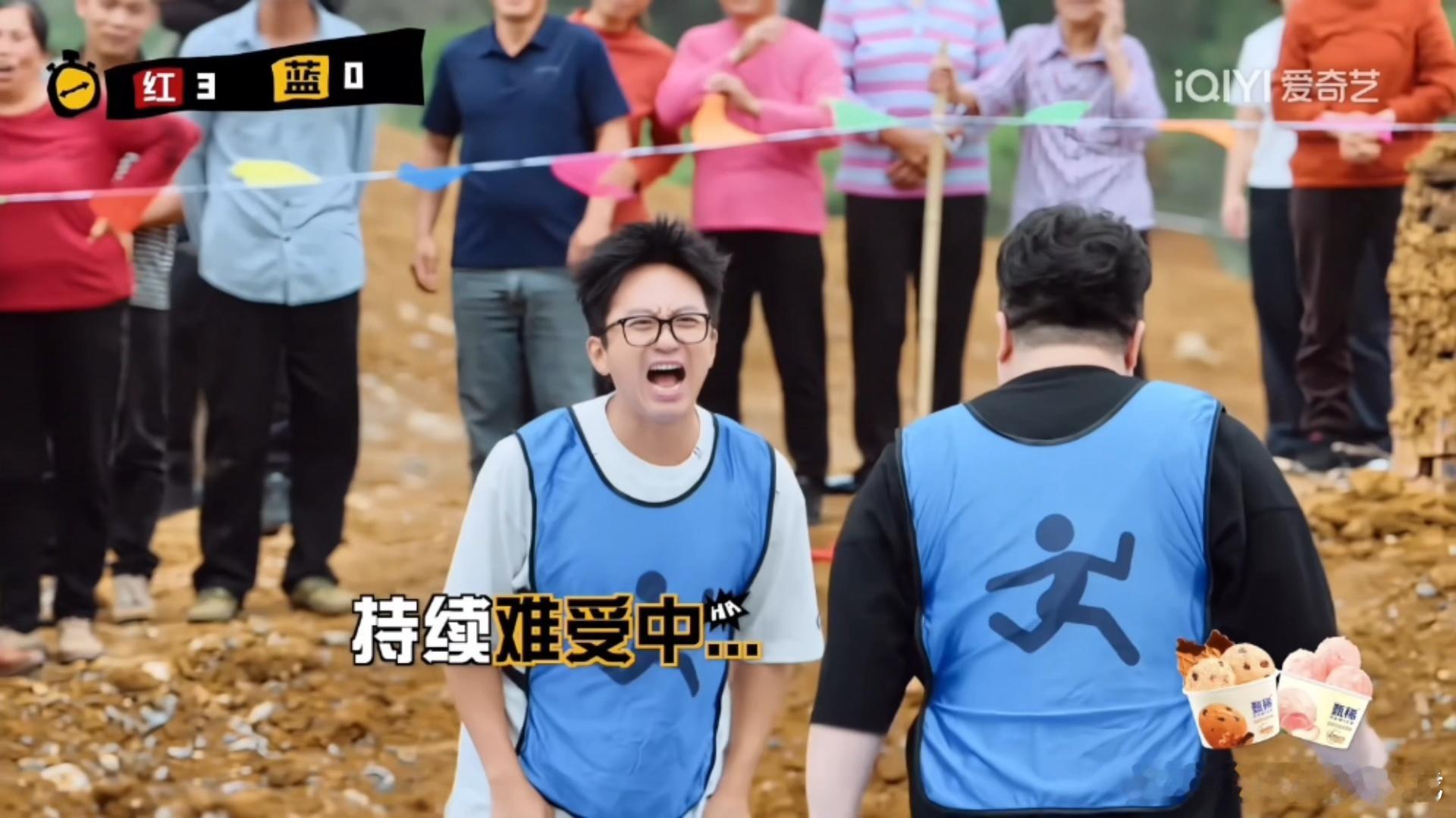 邓超被谁打了邓超可以问鹿晗哈哈哈哈哈五哈指压板篮球大乱斗，现场人多场面混乱邓超猝