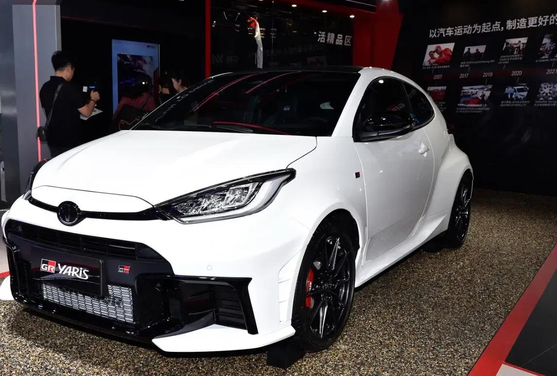 头大嘴硬还得是日系车，这3缸要卖40万，新款GR YARiS国内经销商公布，售价