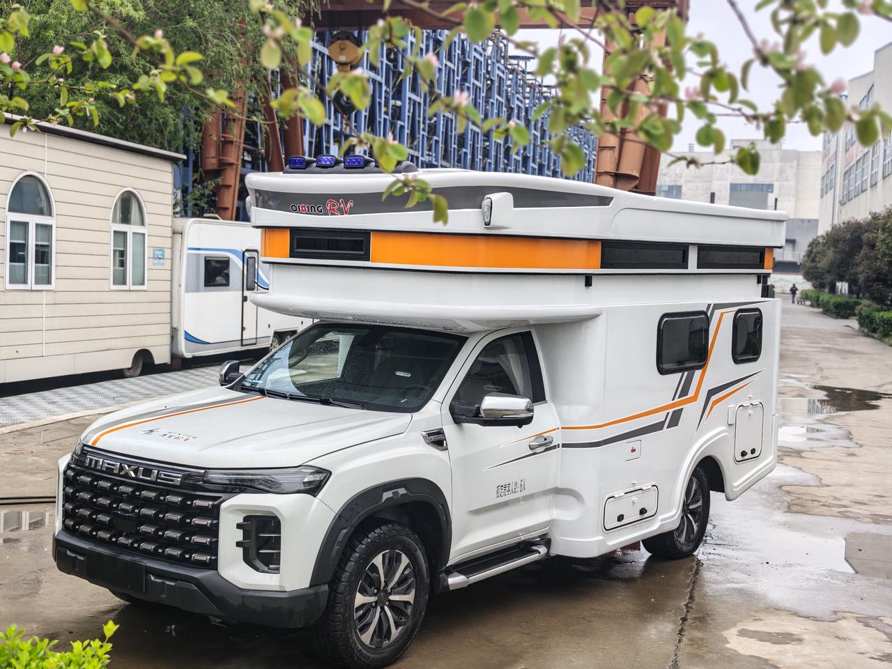 离退休还有几个月时间了，不停的刷各种房车短视频，还逛了几次房车展，目前房车同质化