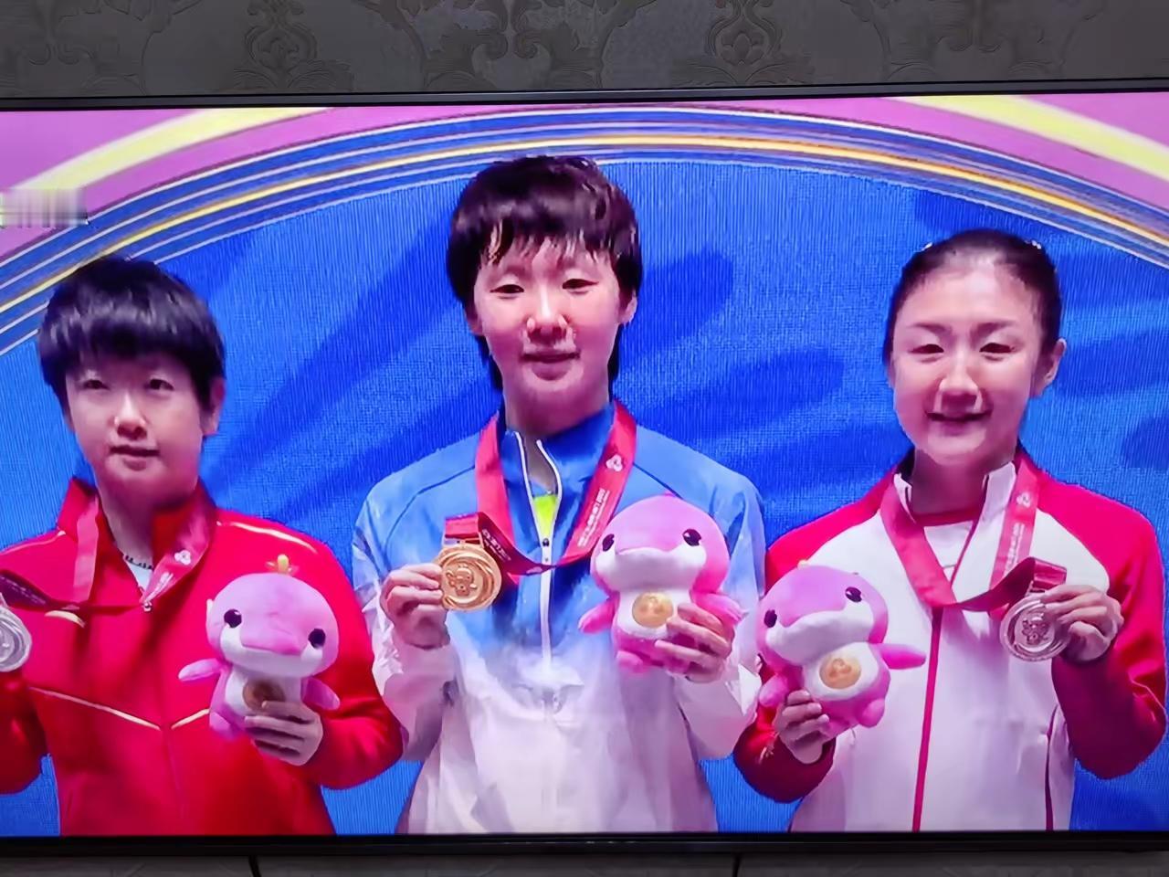 喜欢你
没有道理
不管你站在哪里
是不是冠军都没关系
因为
你站在哪里
我的心就