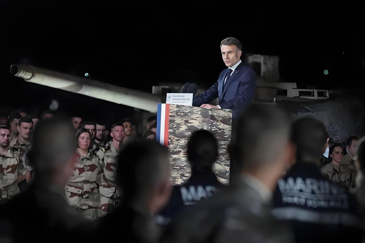 变色龙马克龙这次遇到麻烦了，一名法国军人在伊拉克丧生。

当地时间3月13日凌晨