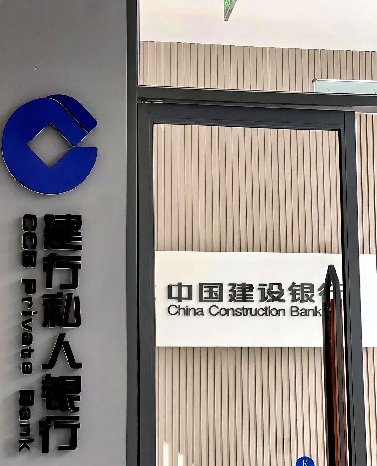 你身边那些年薪百万的高管，和白手起家的老板，其实活在两个世界。

不是他们有钱程