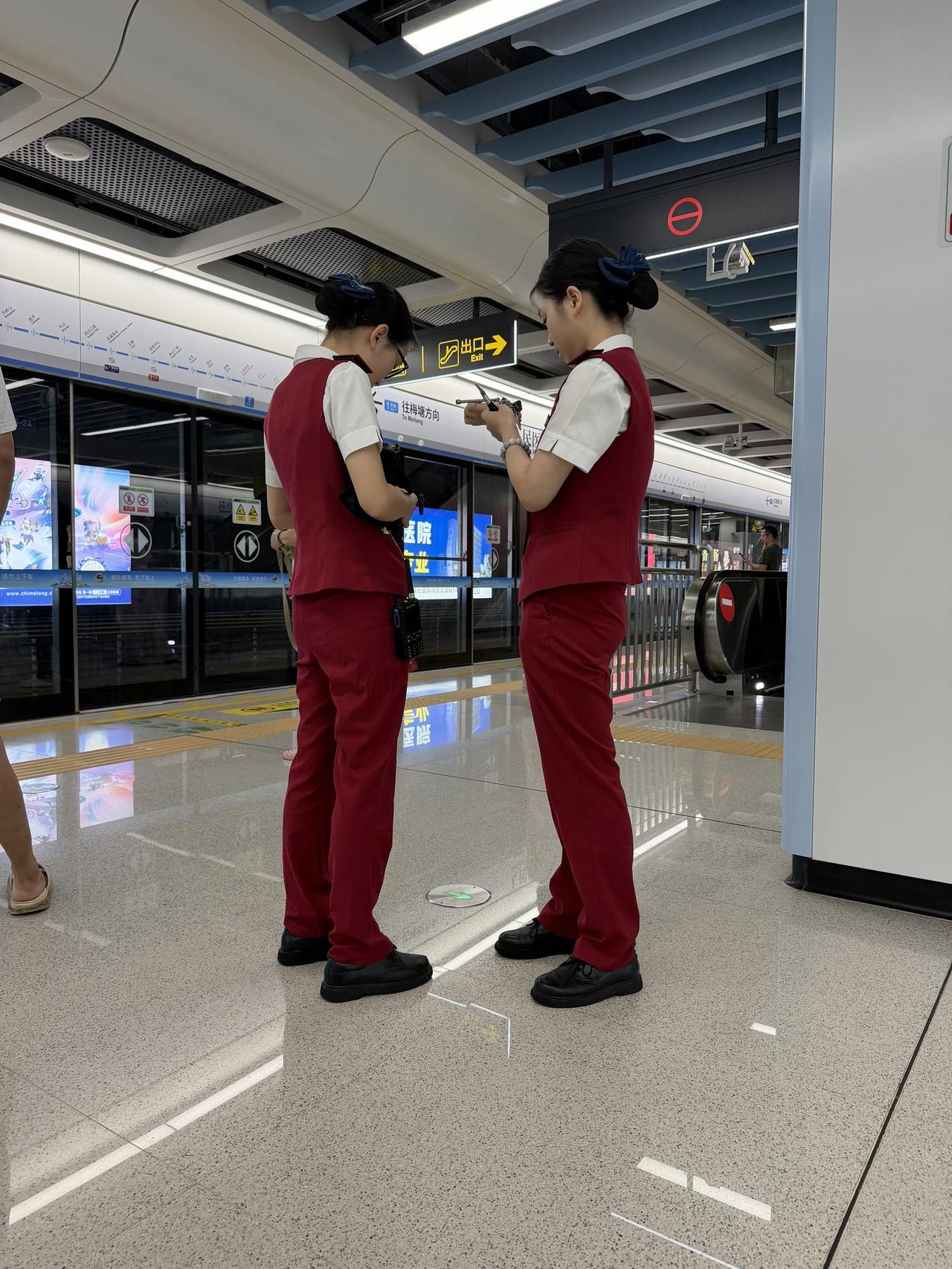 在广州很多这个职业里有很老的大妈，现在回想起来原来她们也是当年刚毕业就工作到现在