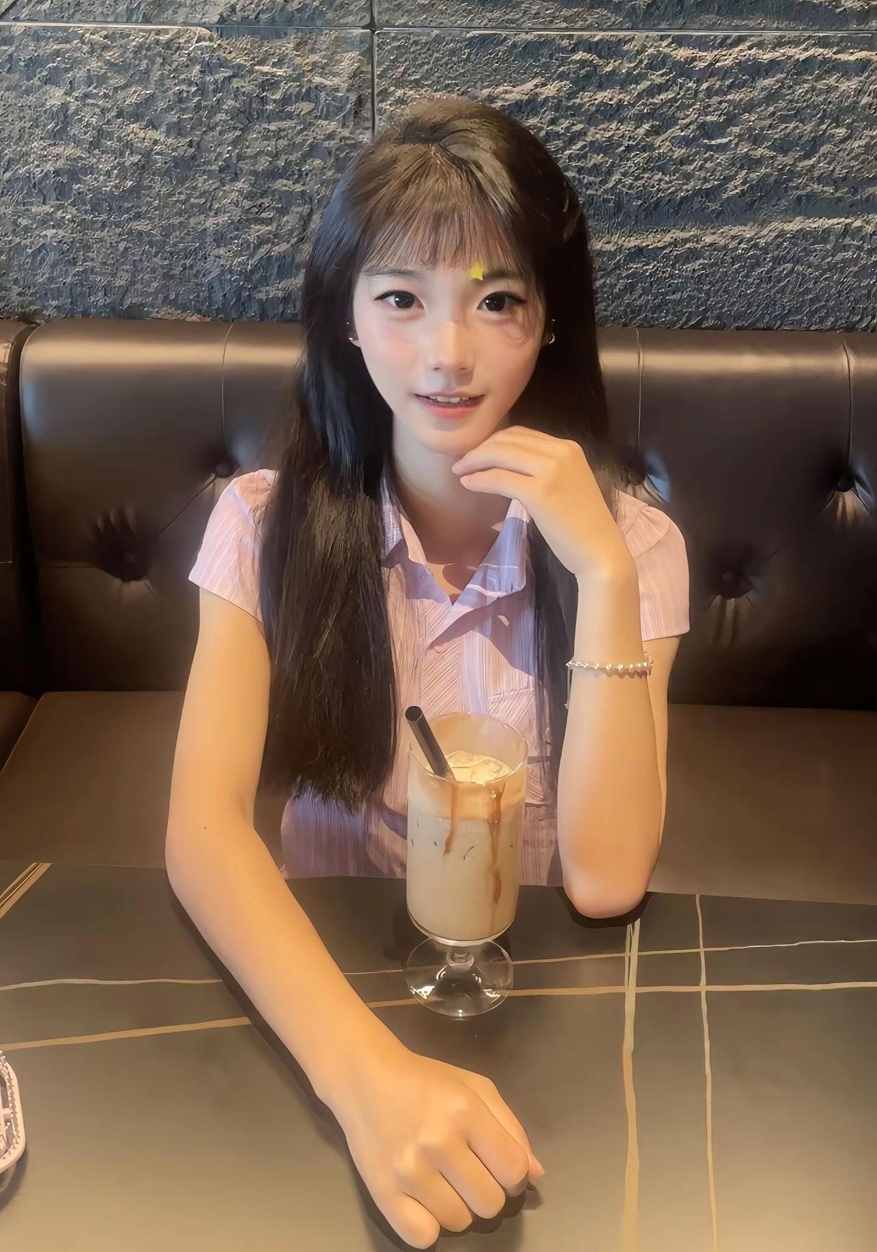 ·.*☕️💻❦🤎◟✦✩r‧₊˚ 我想 我们应该坐在咖啡店一起发呆咖啡馆拍照
