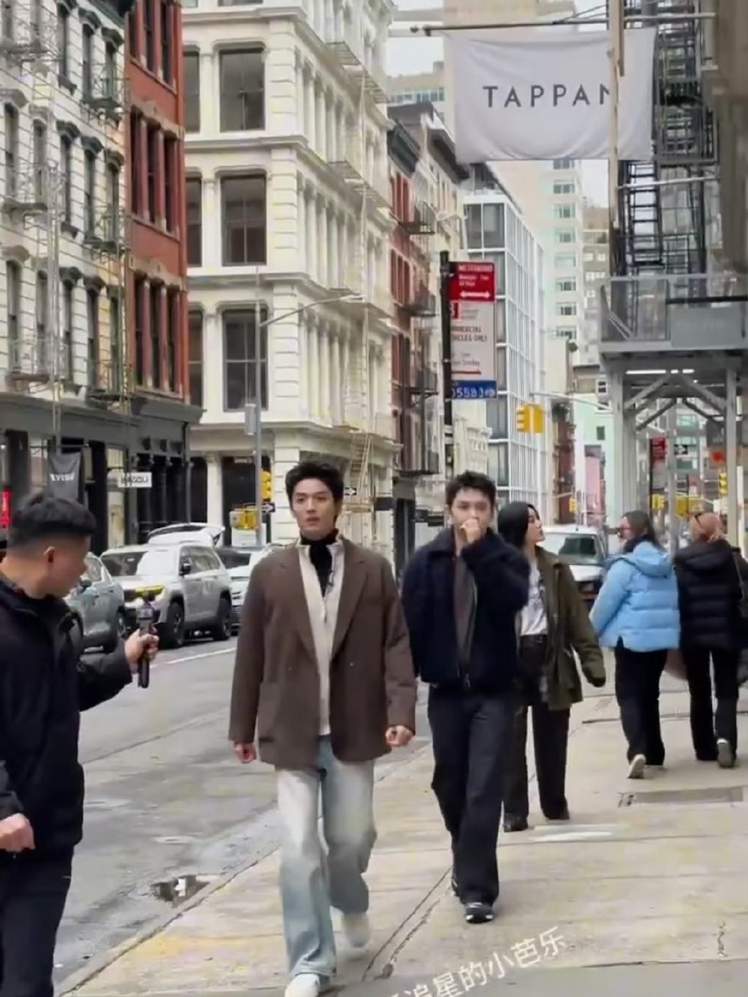 尚雯婕李佳琦周峻炜在拍职场剧吗 三人同框自带精英气场，沟通工作行云流水，每一帧都