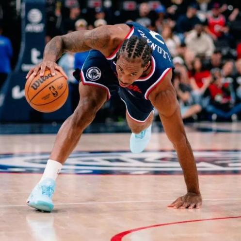 莱昂纳德正式落选全明星！！！天道好轮回，人品皆有报！

不少人看到这消息都愣了一