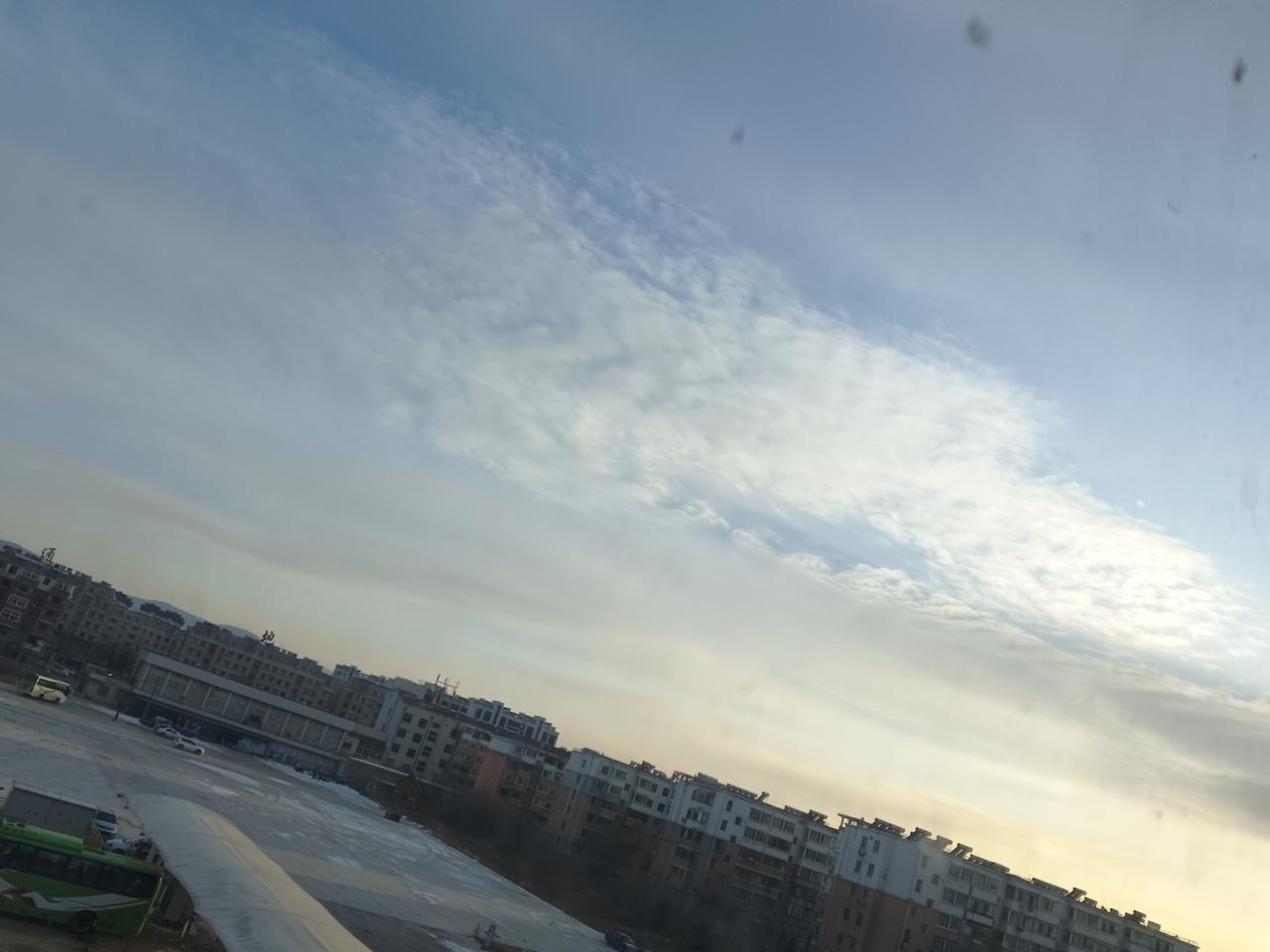 窗外的天空真美，云彩好漂亮！