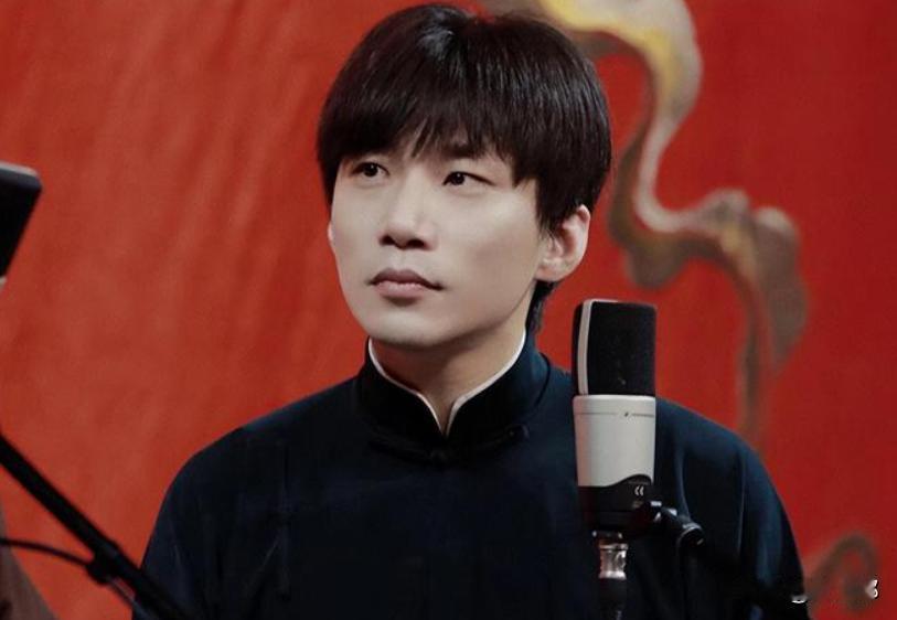 好奇查了一下何九华的出身。不查不知道，一查才发现，网上流传何九华根本不是普通的打