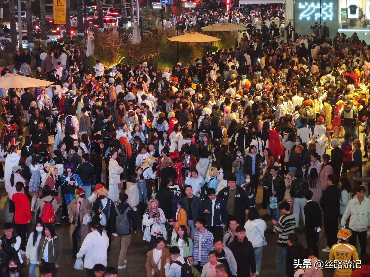 3月23日晚上7点25分，西安赛格门口实况