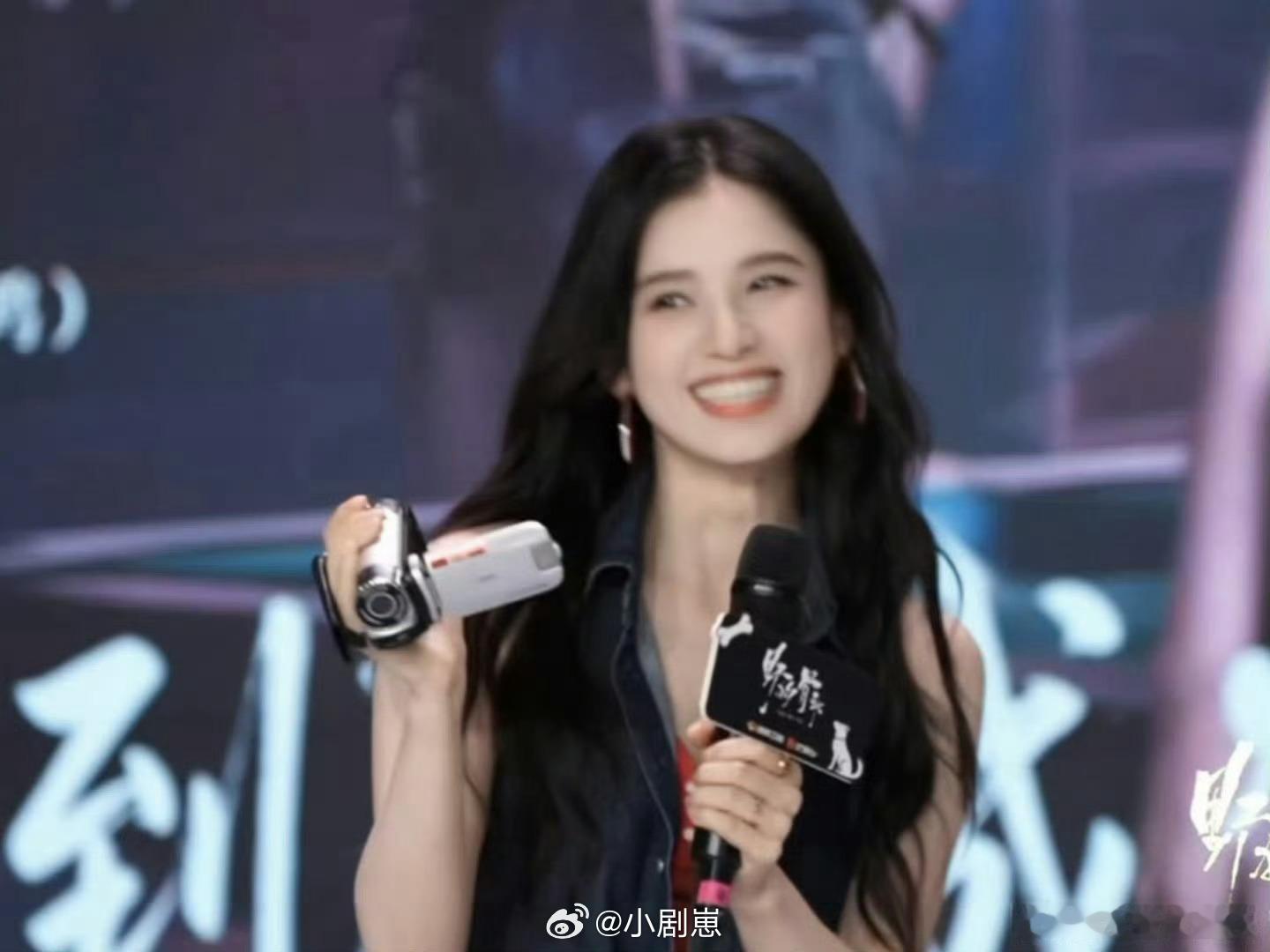 张婧仪好灵啊野狗骨头里张婧仪无台词戏份演的也很好啊，情绪表情都拿捏的很到位，真的