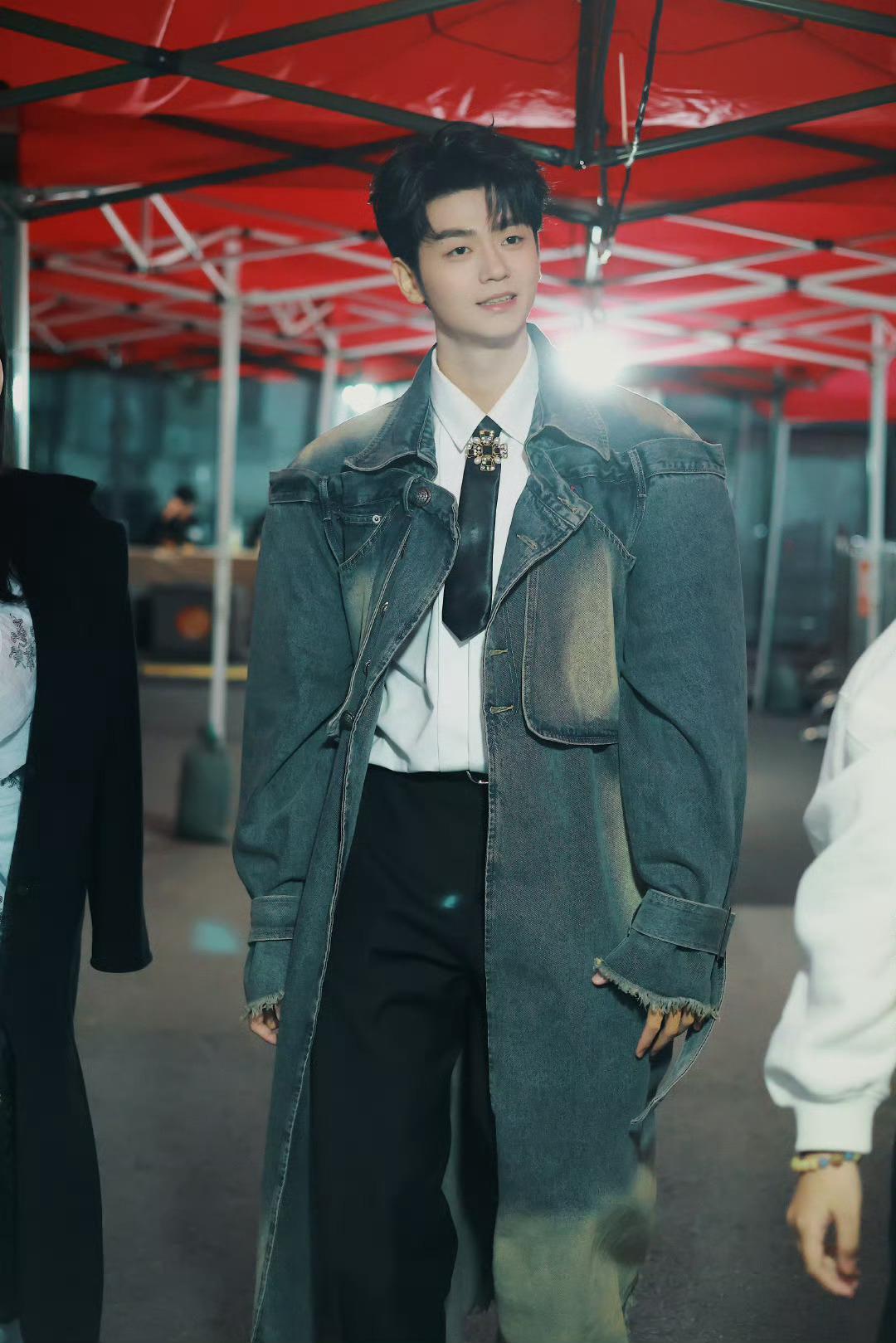 简直绝了👏。站姐镜头下，选手们魅力全开，张张神图直击我心。随手保存，感觉手机屏