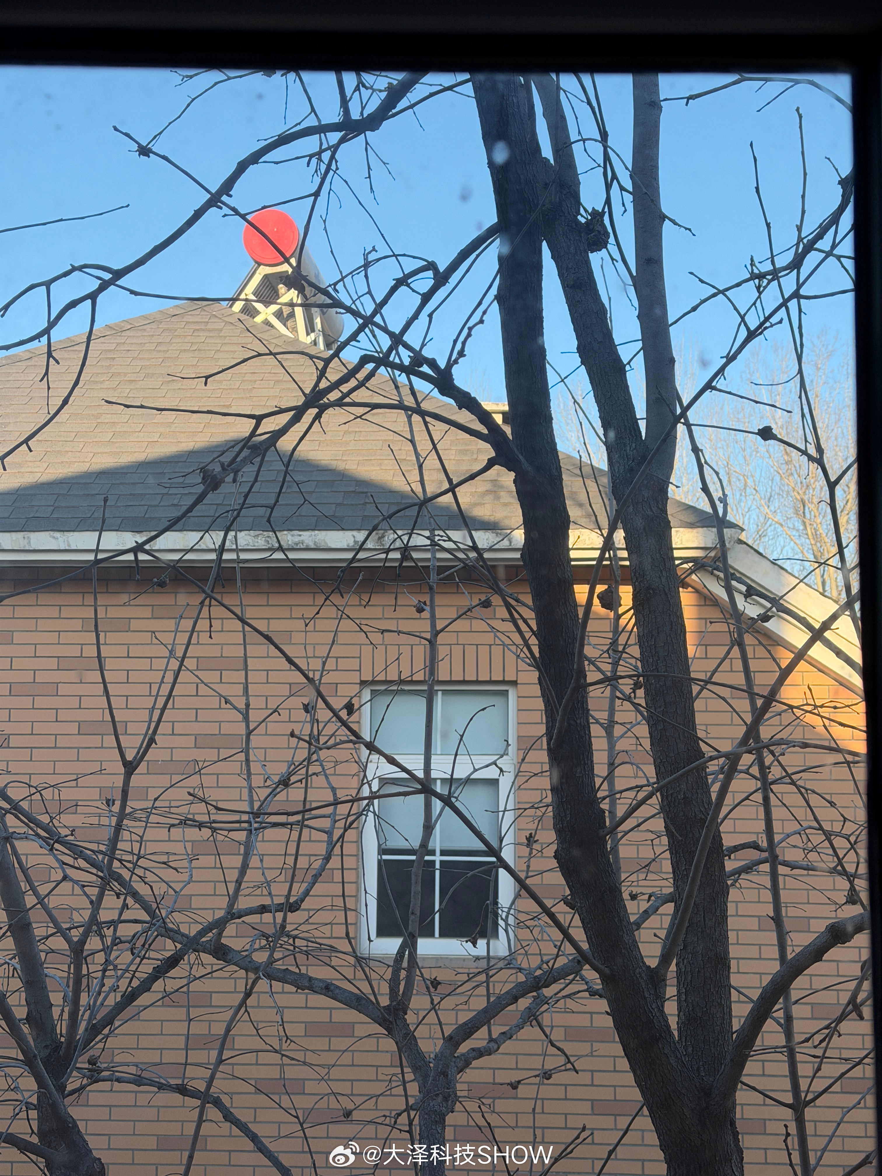 早上好，美好繁忙的一周开始了，昨晚想了很久还是等等M6芯片大改的MacBook 