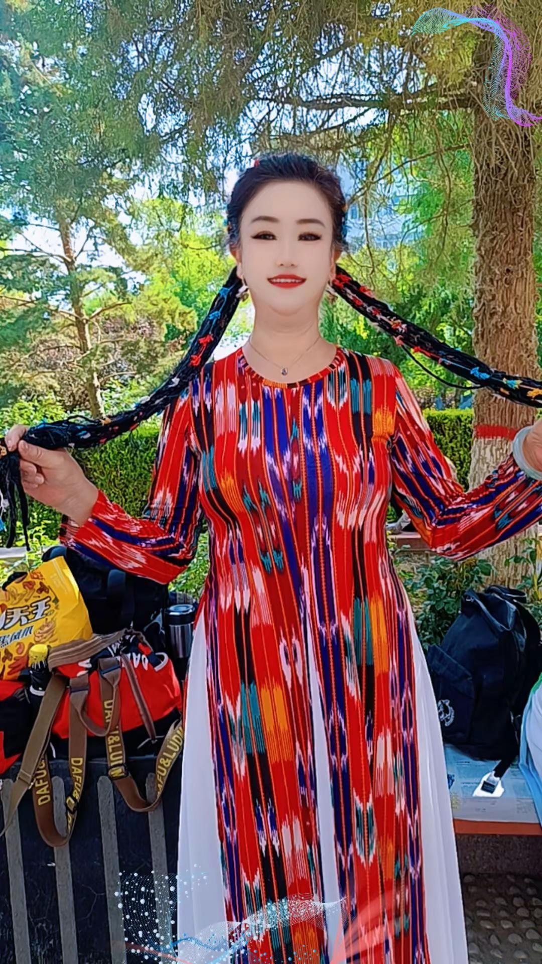 今天演出前姐妹欢天喜地七仙女 感受民族舞的生命力