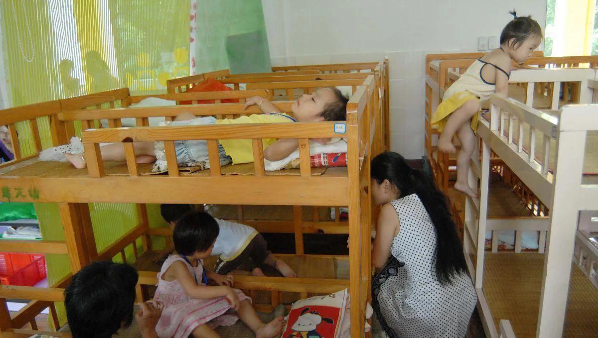 孩子为何在幼儿园不肯睡午觉？

✅睡眠方式变化

不少孩子没上幼儿园之前在家中午