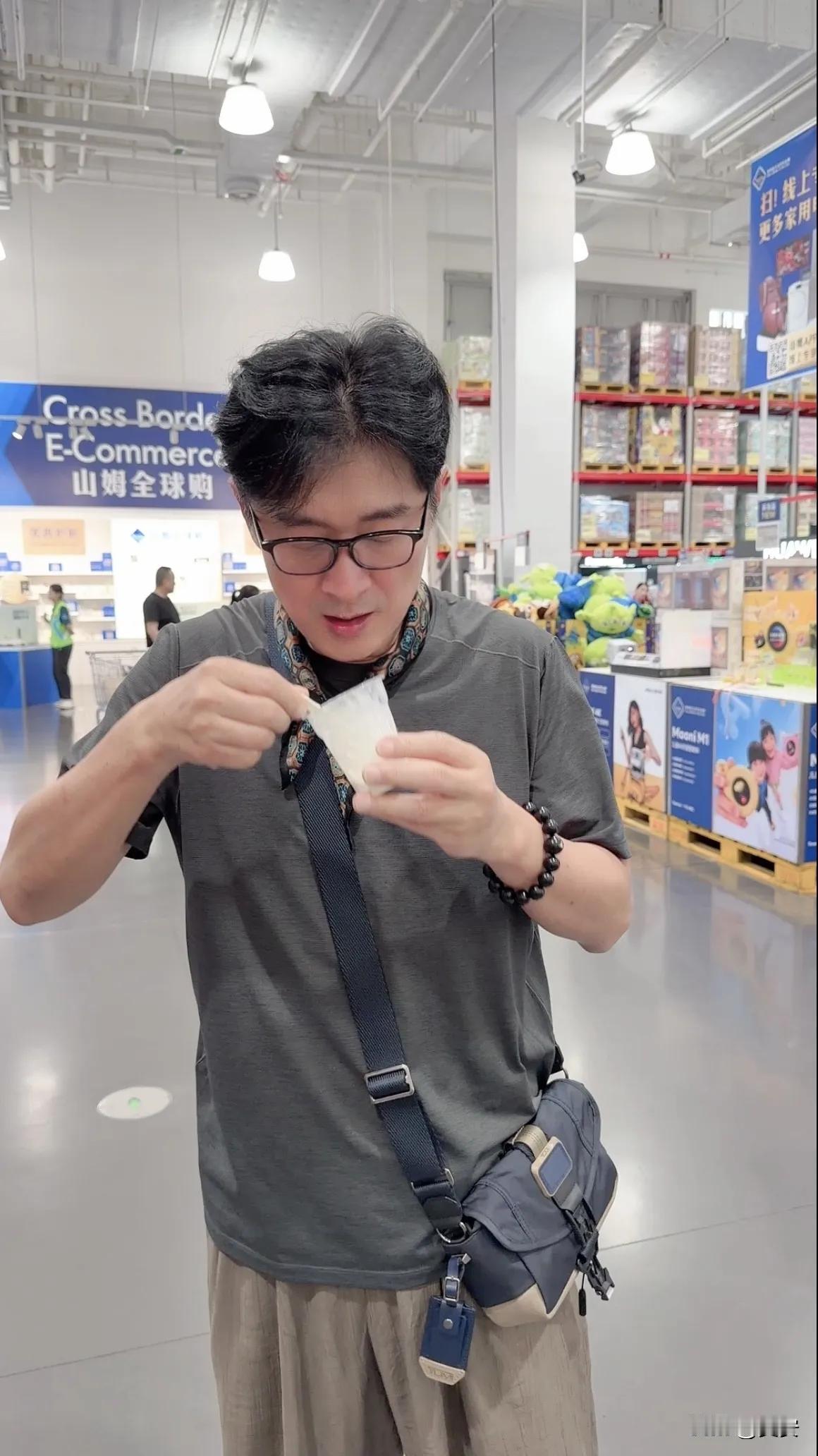 老，不单是生理上的衰退，比这个更恐怖的，是心理上的屈服妥协，年纪一大，就变得凡事