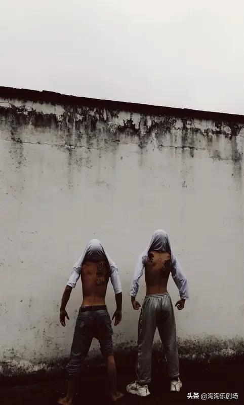 电影《古惑仔》系列对我影响还挺大。中学时看了这系列电影，一度觉得“兄弟情义”超酷