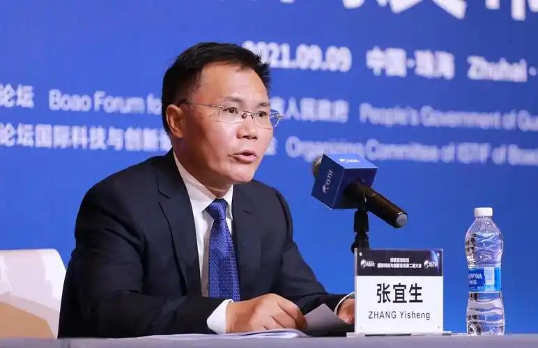 名校毕业的逻辑学硕士，学好了数理和哲学专业上的逻辑，却没有搞明白为官的逻辑：莫伸