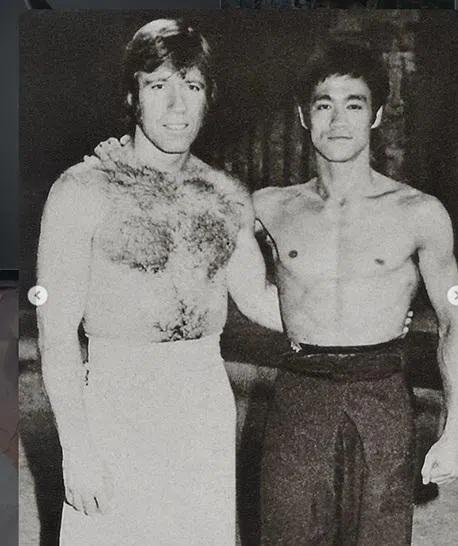 据外媒消息，美国知名武术家、演员查克·罗礼士（Chuck Norris）离世，享