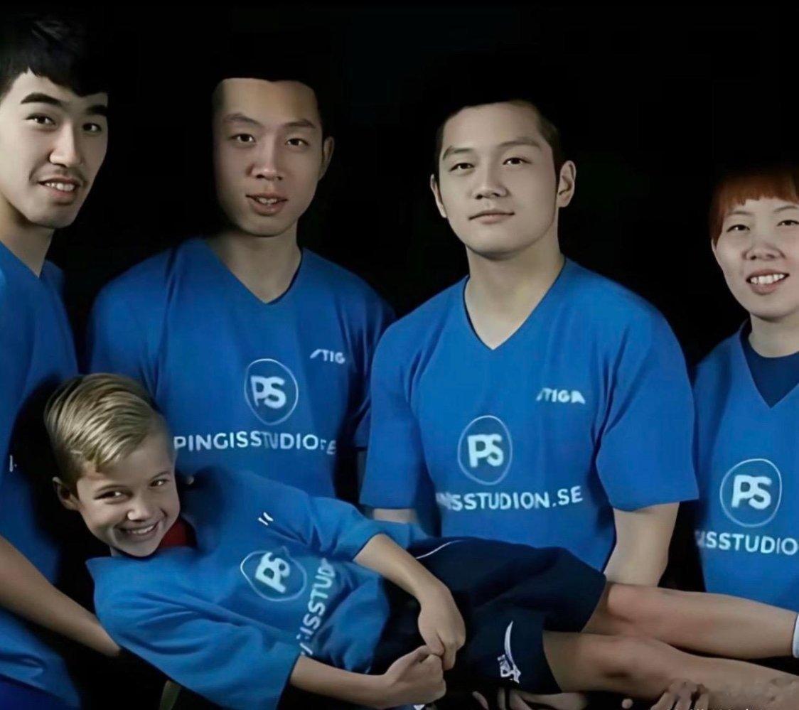 一路走来小胖与小莫从少年到青年，惺惺相惜彼此之间的友谊，这就是体育精神魅力吧 