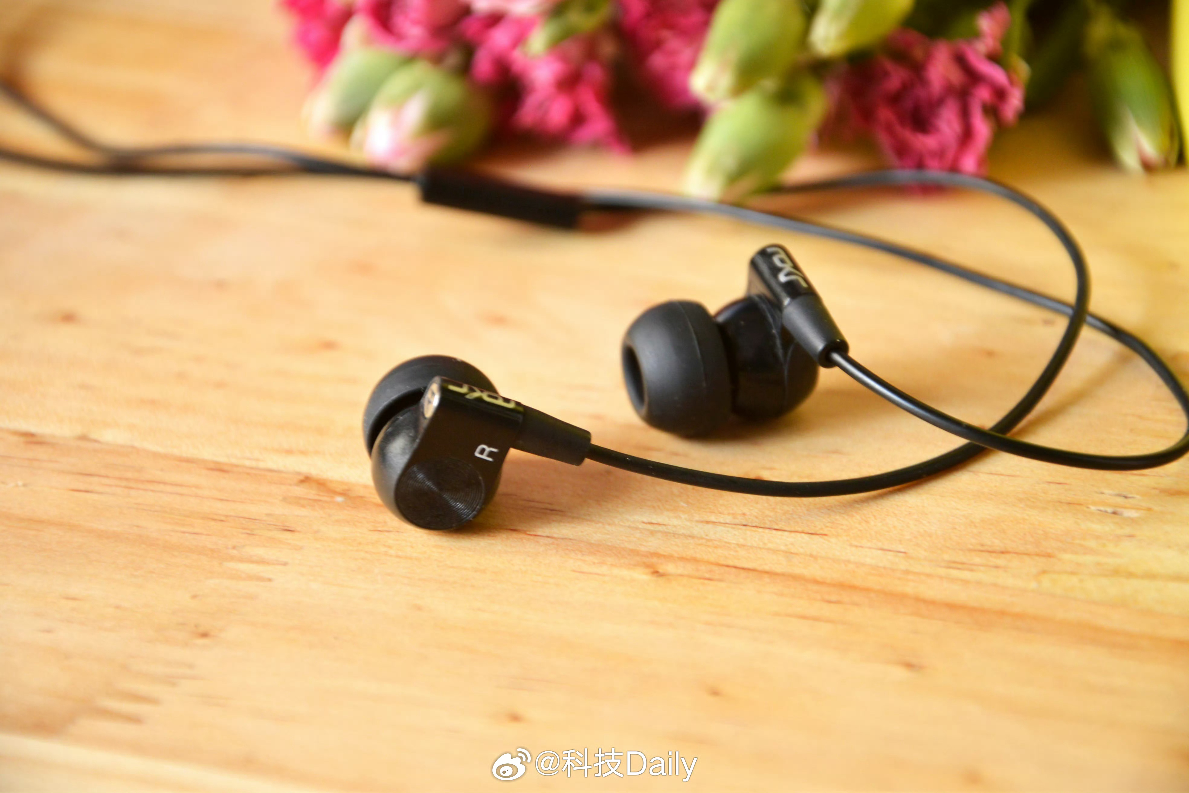 有线耳机被淘汰10年翻红 销量暴涨 现在应该很少有厂商，出特别新的有线耳机了，毕