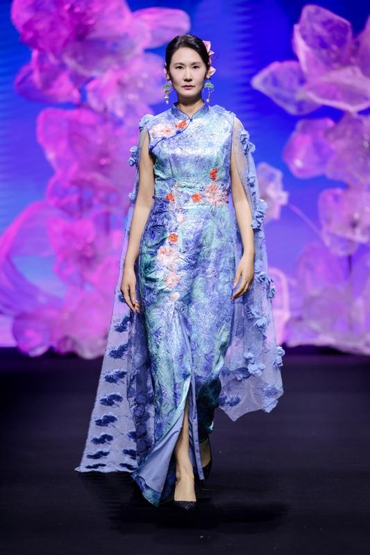 红鼓小爱·陆芳华 2026春季中国国际时装周发布的"春涧集"系列，色彩搭配堪称一