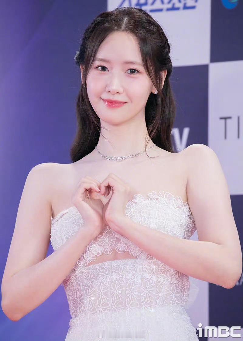 #林允儿薄纱白裙##林允儿蕾丝白裙# 太美了 ​​​