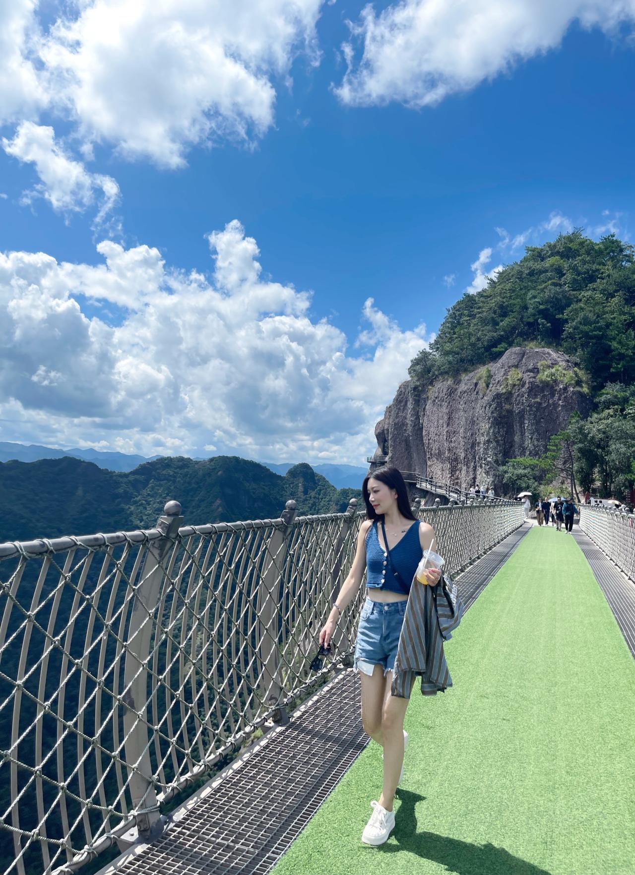 宝子们，40℃的高温是不是快把你们烤熟啦？别慌！浙江台州的神仙居绝对是你的避暑救