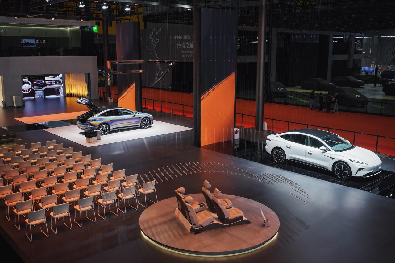 舒适体验再进化，飞凡跨界SUV概念车亮相
车展现场，飞凡带来了全新跨界SUV概念