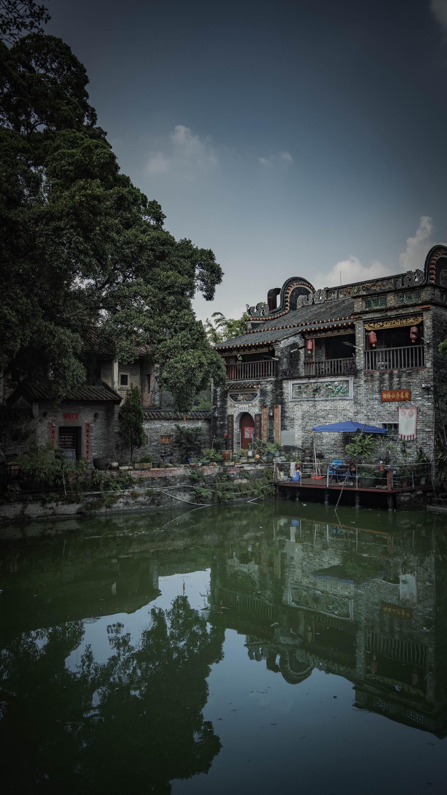 走进烟桥古村，在青石板巷邂逅岭南慢生活。来人少景美的佛山烟桥古村吧，这...