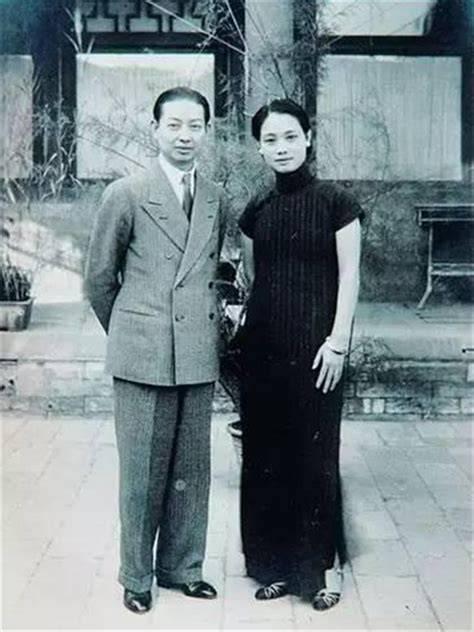 4万大洋。搁1930年代的上海滩，北大教授胡适一个月工资才600块。换句话说，这