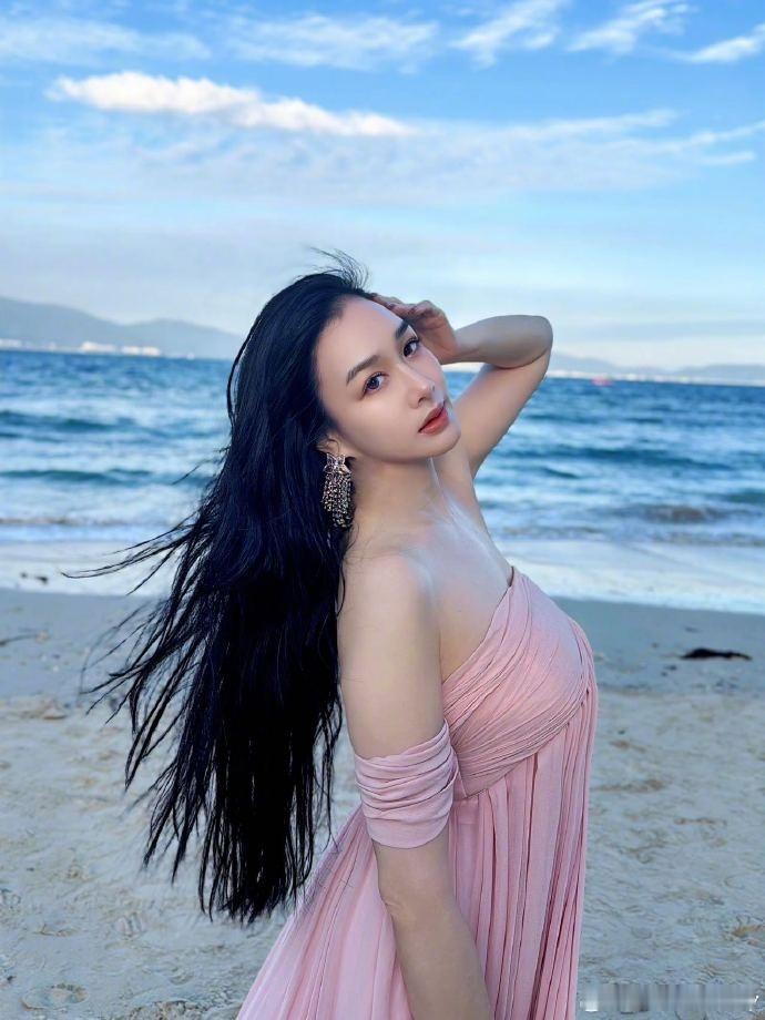 钟丽缇E人天花板 偶遇钟丽缇练舞现场，她跳舞时的投入感好强，整个人都在发光 偶遇