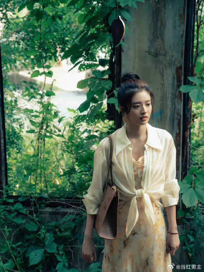 看徐若晗演戏感觉被抱了一下 这种润物细无声的温柔太戳人💛 徐若晗把叶春春的细腻