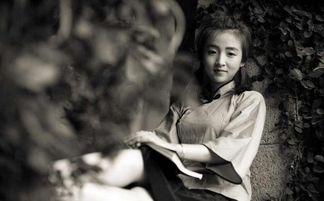 1922年，孙传芳领兵驻扎宜宾后不久，被邀请出席宜昌女子师范学校的毕业典礼，当时