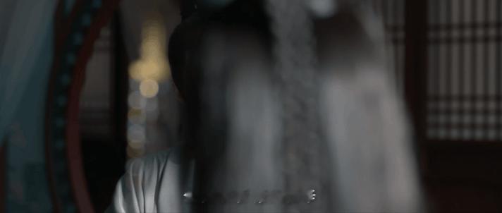 藏海一个人就是一个团队藏海这张嘴真的厉害啊，直接一套连环拳，让香暗荼心甘情愿买股