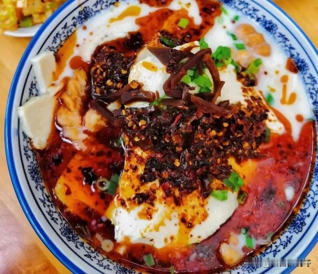 在西安艳阳天西府饭店，吃完美食，我突然悟到：人生就是一场没有返程的旅行，在路上，