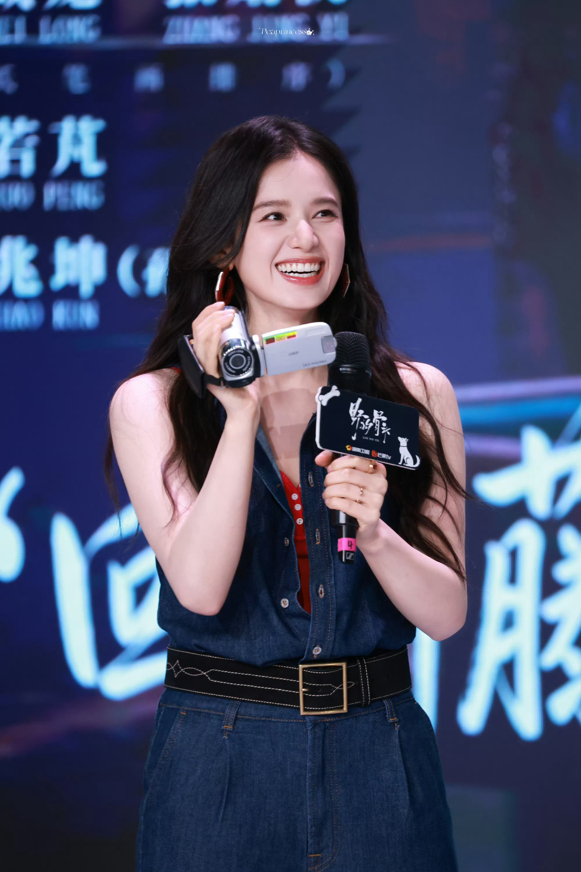 张婧仪张婧仪野狗骨头 zjy张婧仪苗靖 “日出时的太阳与傍晚时的月亮 都寄予着我