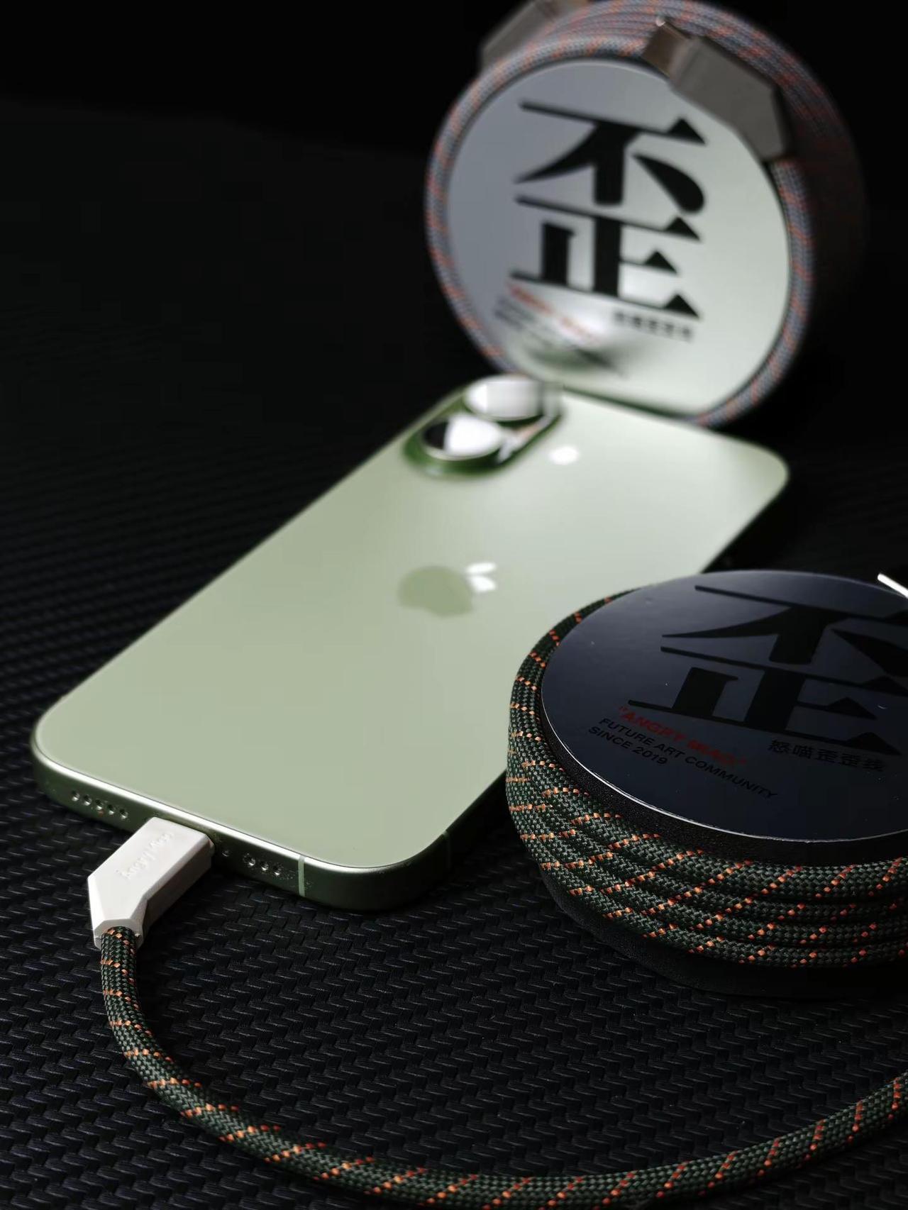 数据线居然歪头的？强迫症患者福音 为了好收纳，买了磁吸数据线，但是收纳好接口却始