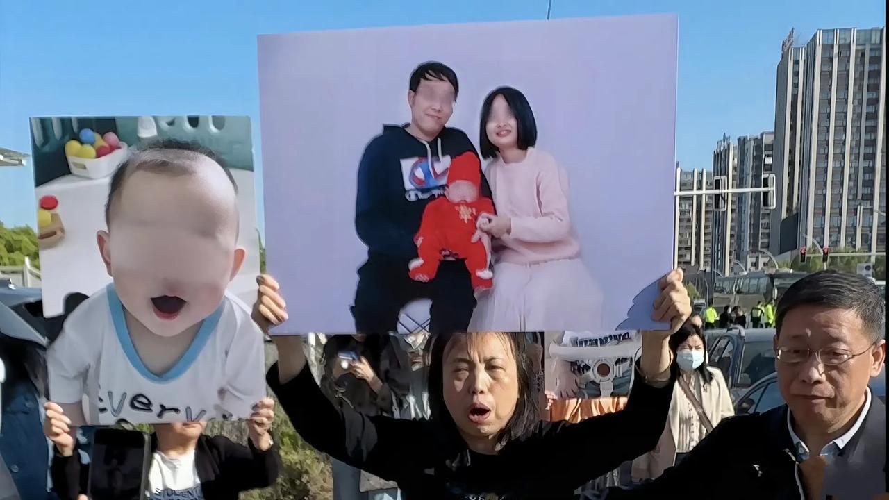 今天河南信阳中级人民法院的庭审现场，一位母亲瘫坐在地上，哭得撕心裂肺：“我的孩子