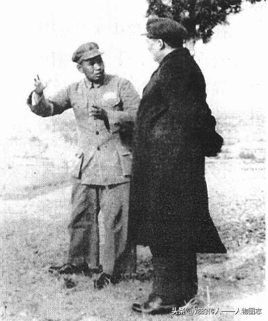 1952年10月27日上午，许世友在济南四里山向毛泽东介绍黄祖炎被害过程。