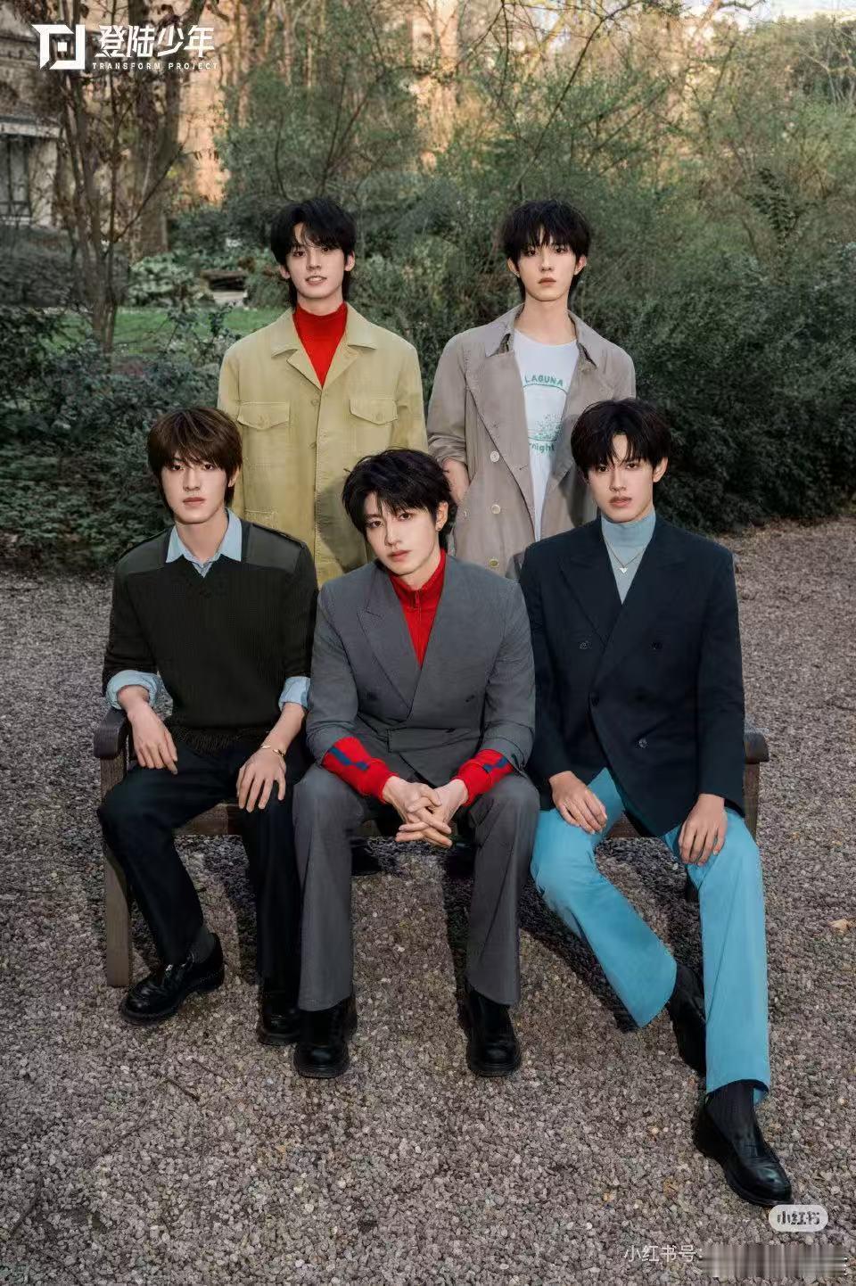 登陆少年线上线下反差感 登陆少年组合的反差感很吸粉啊 